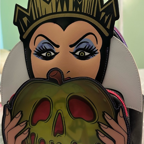 Loungefly evil queen backpack new with tags - Picture 2 of 5